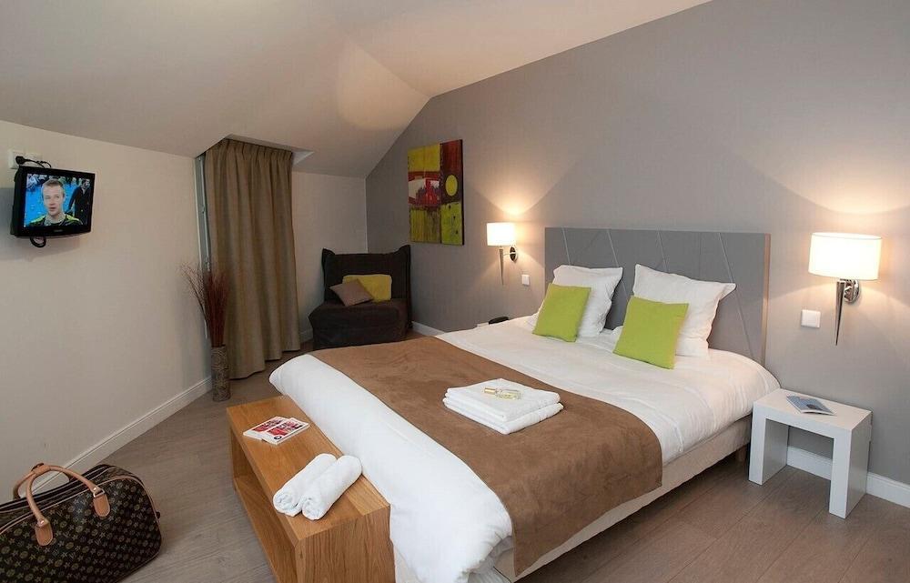 Zenitude Hôtel-résidences Lorda 4*