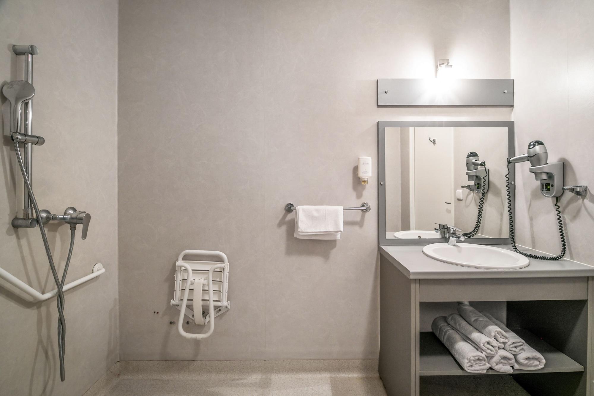 Zenitude Hôtel-résidences Lorda Hotel 4*